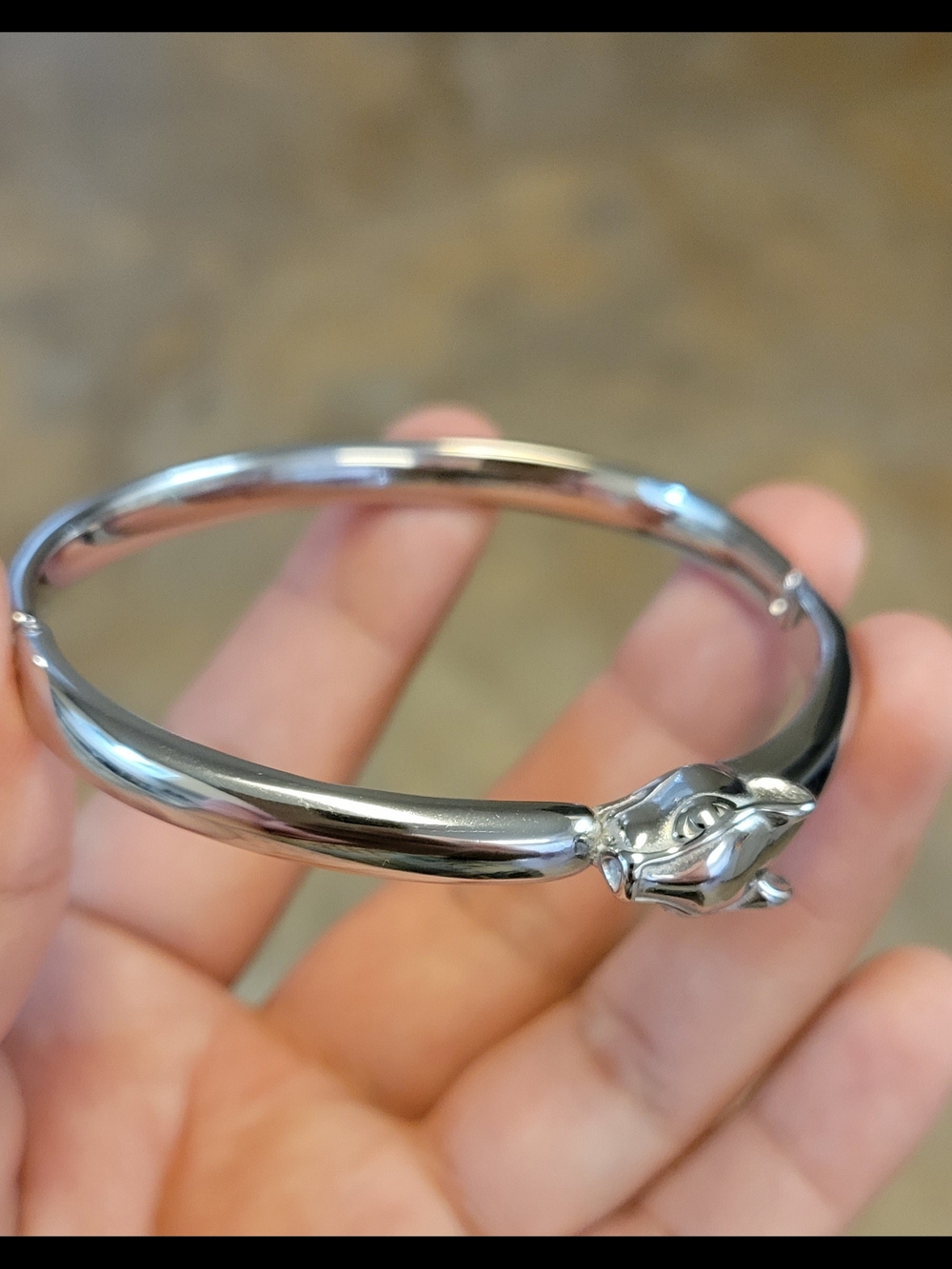 Elegant panther bracelet plated in bright silver